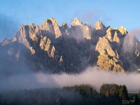 Wolkenfetzen beginnen die Haunold Spitzen einzuhüllen